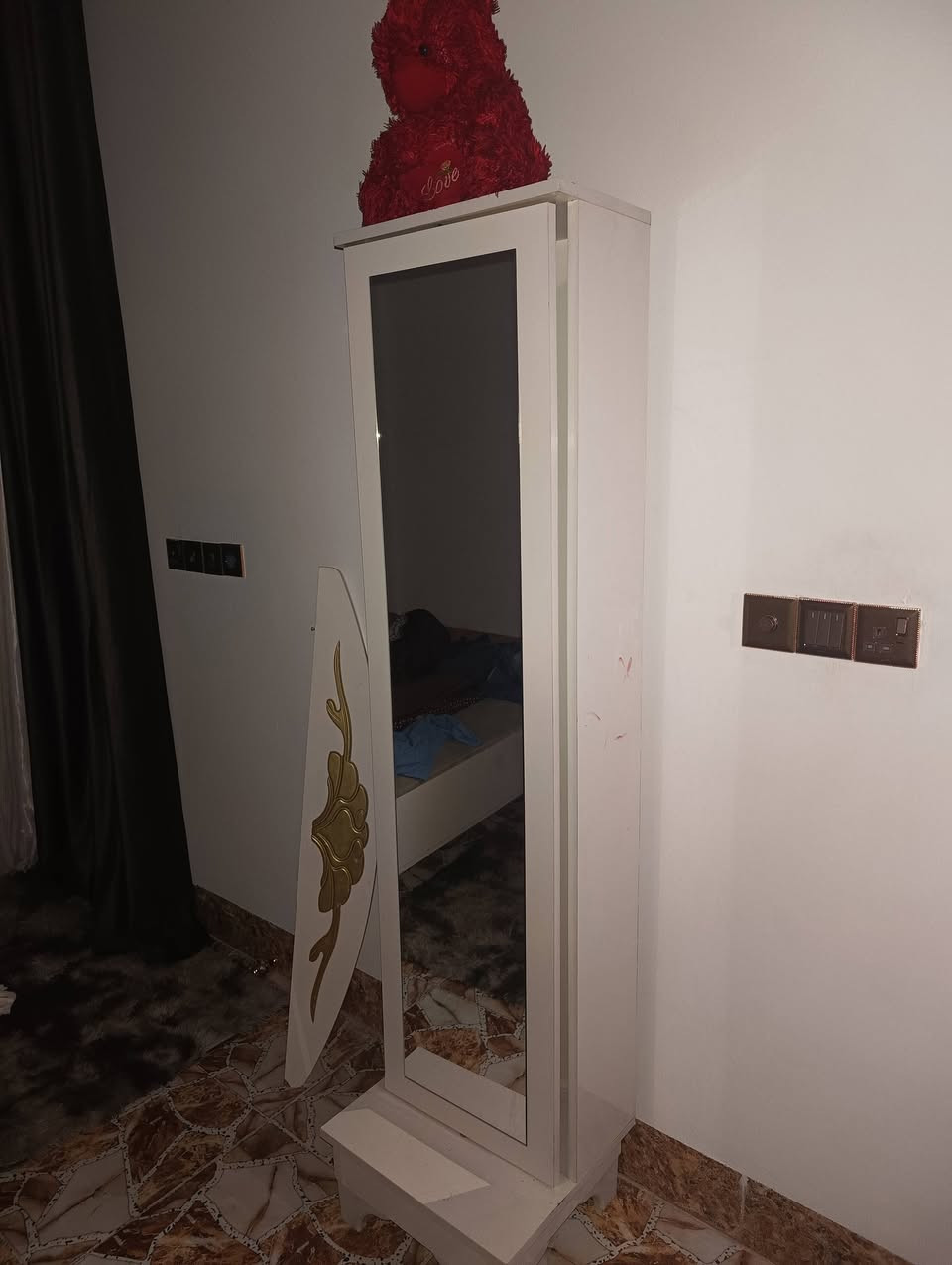 غرفه تركي للبيع نضيفه السعر 225 - الشراي يتصل ***********-‏‪0750 791 3697‬‏ وادي حجر
