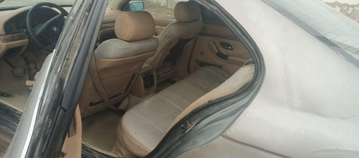 بي ام صقر موديل 97 سياره مكلوبه ومعمره رقمها بصره مكينه وكير ففيتي 3000 السعر 25 وبيها مجال مكان السياره العماره التواصل ع رقم فقط ***********
