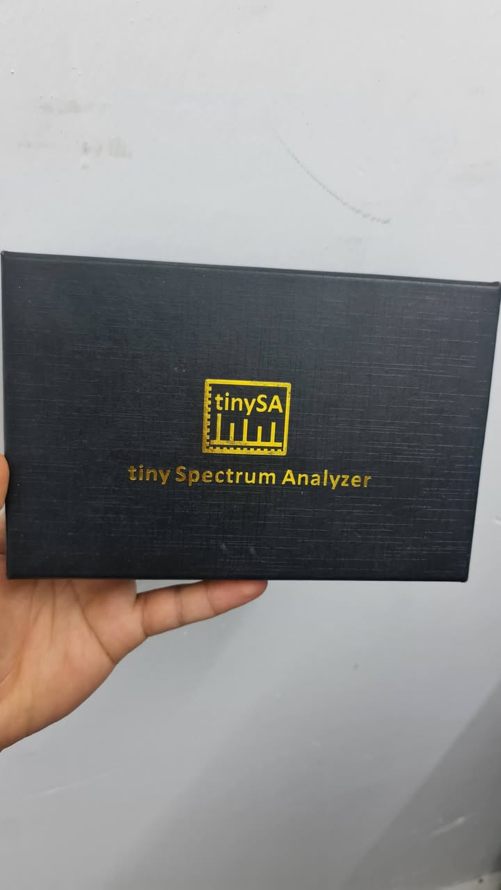 السعر 70الف دينار 
محلل طيف محمول من طراز TinySA، يُستخدم لتحليل الإشارات اللاسلكية.نطاق التردد: يمكنه تحليل الترددات من 100 كيلو هرتز إلى 960 ميجاهرتز.الشاشة والتحكم: يحتوي على شاشة تعمل باللمس بحجم 2.8 بوصة.الاستخدام: يُستخدم في مجالات مثل هواة الراديو، والاتصالات اللاسلكية، واختبار الإلكترونيات، حيث يساعد على تحديد مصادر التداخل.


**إذا كنت صاحب هذا الإعلان وتريد حذفه لأي سبب، رجاءا أرسل رسالة إلى الدعم الفني**