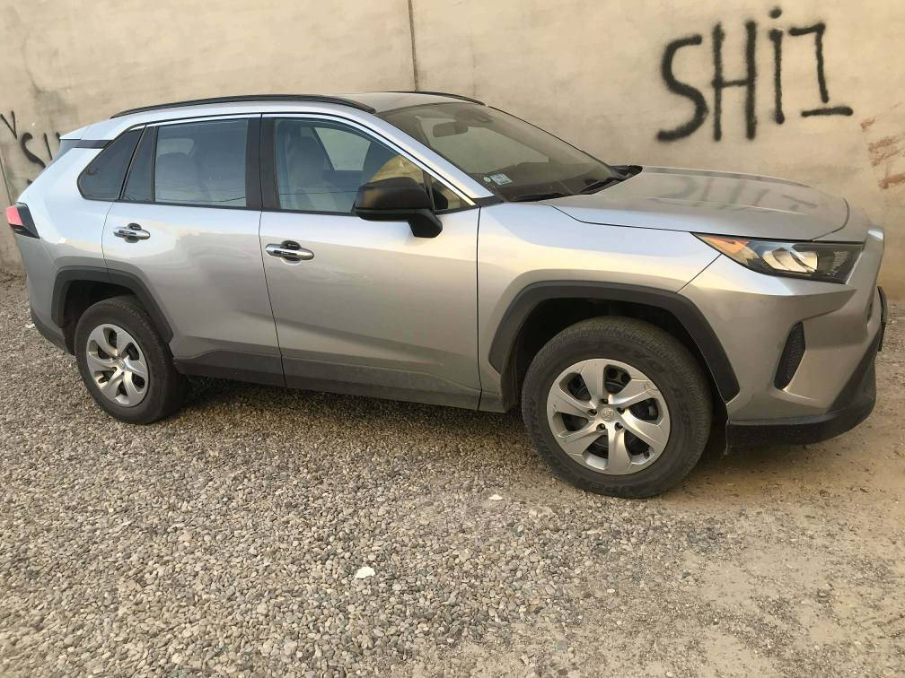 تويوتا راف فور موديل ٢٠٢١ ماشية ٥٦ الف ميل 
مواصفات LE AWD.   
كشن جلد شغال ٦ مودات قيادة رادار 
محرك گير تبريد شرط 
سنوية ورقم جديد بيها بطاقة بانزين 
سنوية بسمنا سيارة جاهزة بدون نواقص 
بجم وخلف كبس ايرباكات كلها سليمة بيها تبديل باب خلف سايق بلاد نفس اللون مع صبغ باب سايق واشوية من الجاملغ خلف السايق كل الايرباكات سليمة سعر ٢٢٨ 
*********** كركوك, العراق
