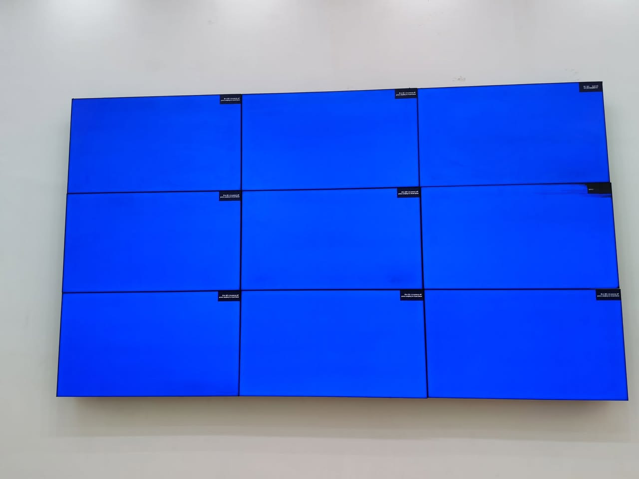 الشاشات اسمه فديو ول ٩ قطع تجي منظومه كامله نوع هيك فجن الاستخدامات: يُستخدم عادةً في غرف التحكم، مراكز الأزمات، أو قاعات الاجتماعات لعرض صور وفيديوهات عالية الدقة.


**إذا كنت صاحب هذا الإعلان وتريد حذفه لأي سبب، رجاءا أرسل رسالة إلى الدعم الفني**