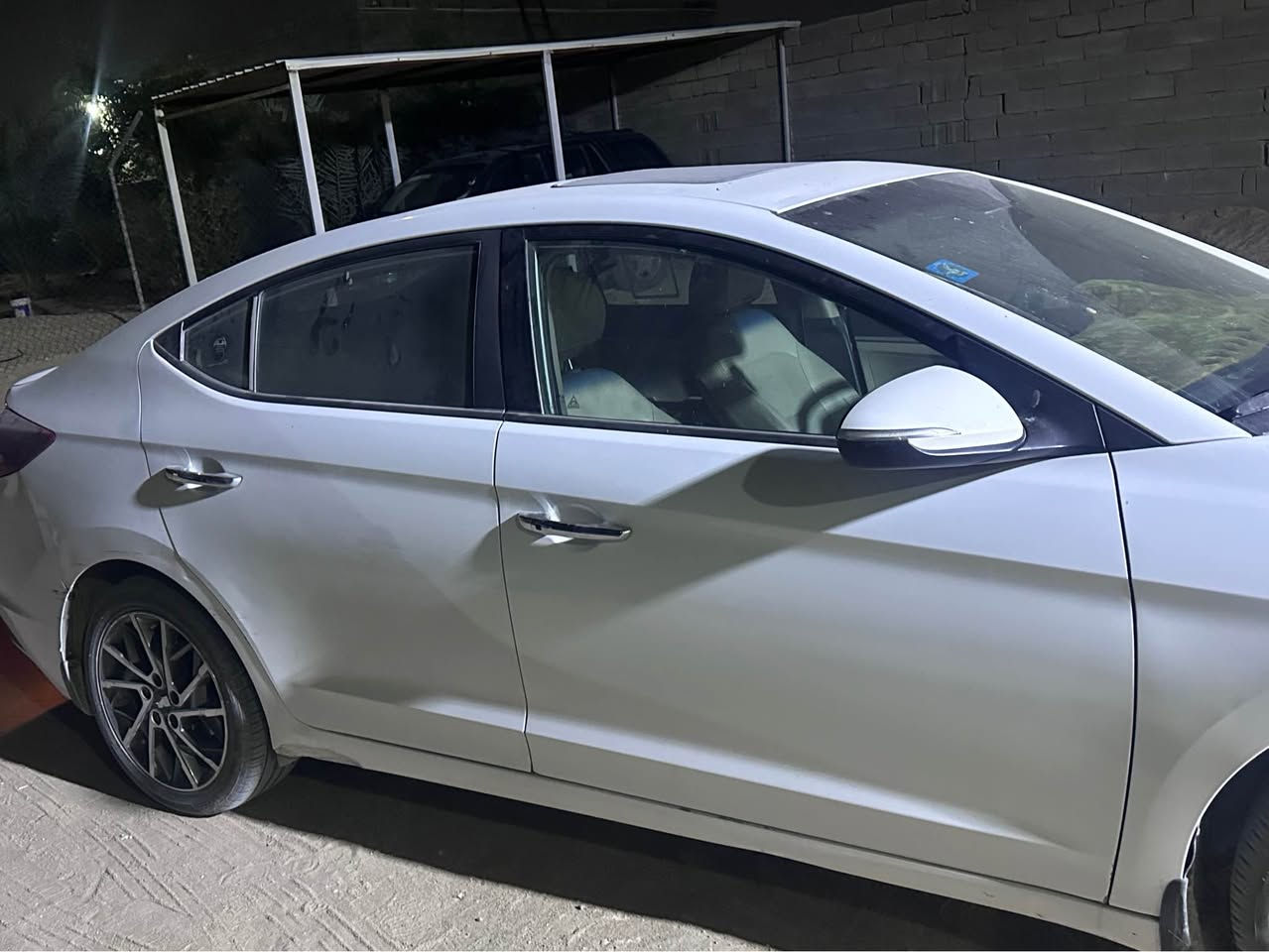 النترا خليجي فول مواصفات من تبريد بانوراما تحكمات 
بيها فقط طخات وشخوط موجوده بالصور فقط هذن
ماشيه 150,000 حقيقي 
سعرها ١٥٥ وبي مجال قليل 
مكاني البصرة - الزبير 
للتواصل *********** Singapore
