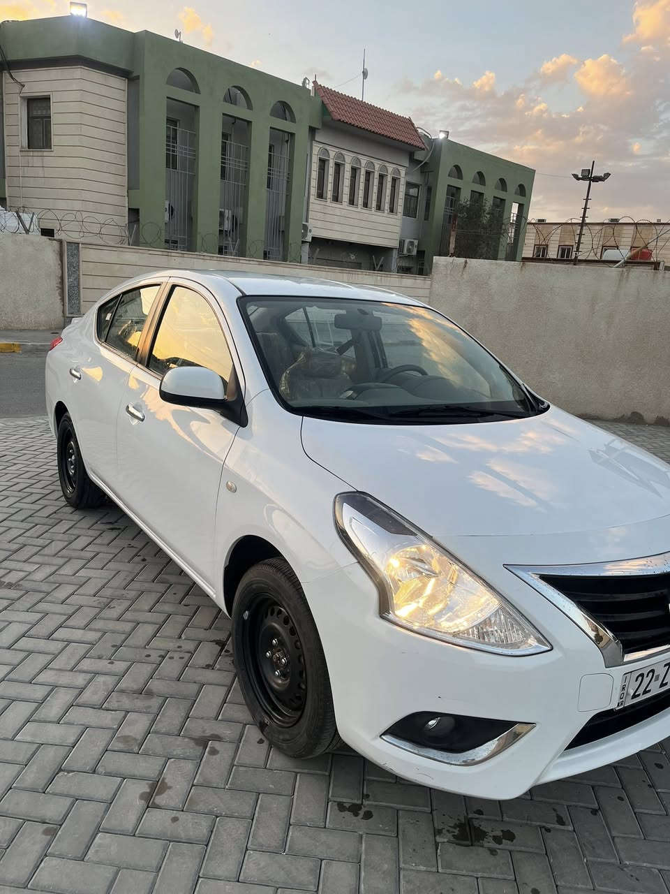 السلام عليكم نيسان سني هندي مديل 2024 بيه باب مبدل مال سايق بلادي وباب لخلفي كما موضح بصوره ولباقي كفاله مكان السياره البصره غير متواجد علفيس ***********
