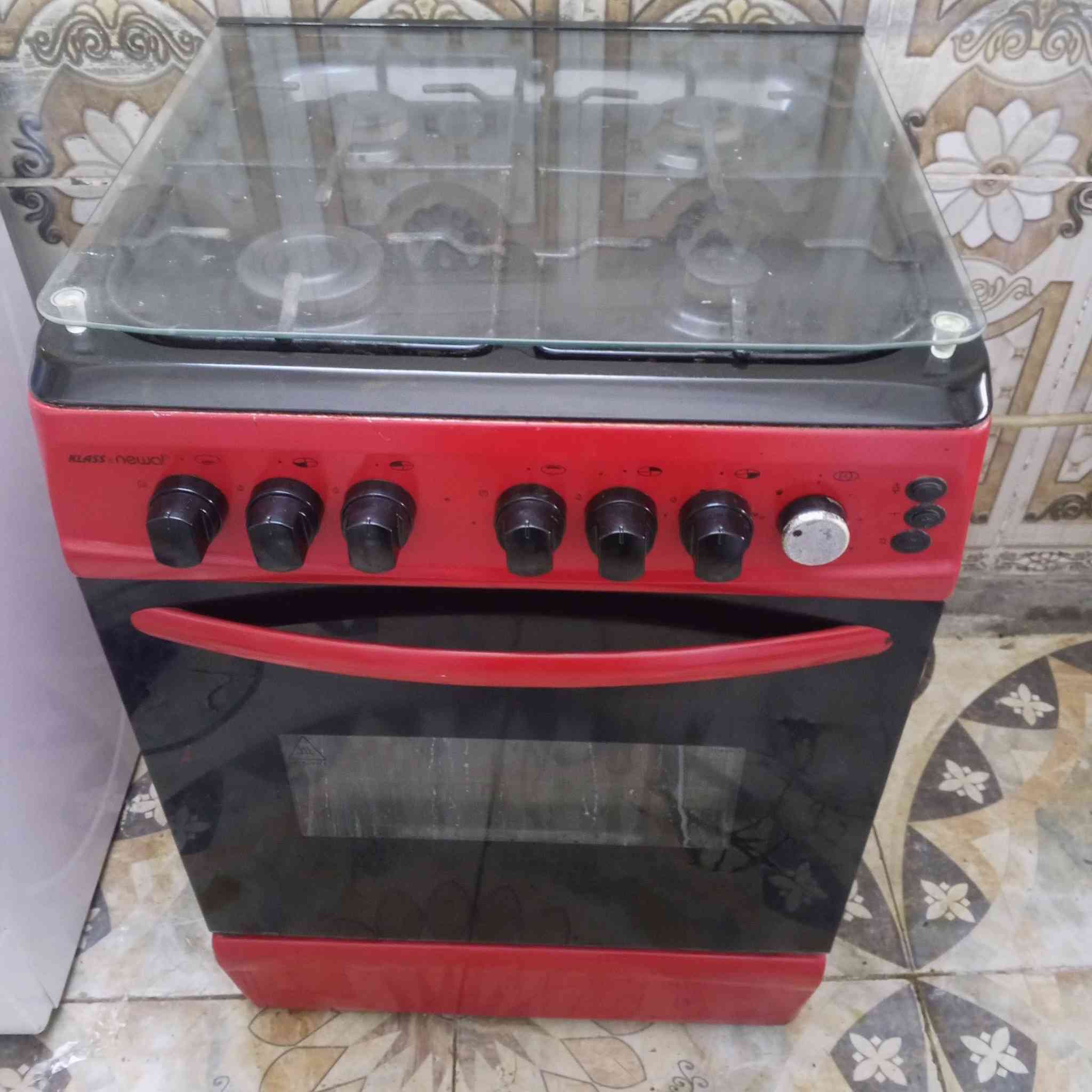 سلام عليكم عندي طباخ لل بيع شرط
فرن فوك جوه كلو شغال تجي تفحص 
او تاخد سعر 75 مكاني كركوك حي 
وحده رقم ***********
