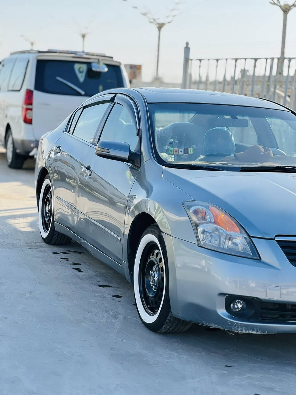 السلام عليكم سياره نيسان لتيما 2007فوول موصفات بصمه فتحه تحكم ستيرن رقم بغداد مكينه وكير جديدات سياره خير من الله شاشه تاب كامره خلفيه للبيع او مراوس حسب القناعه السعر 65وبيهه مجال الاستفسار ***********
