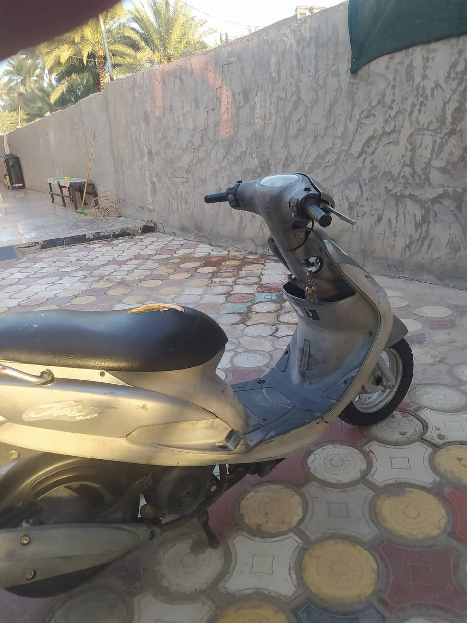 السلام عليكم الدراجه جديده بمعنه الكلمه الكفرات ختم واحد تمشي سرعه ومعدل الشراي بي خير ويدلل المكان بابل ما صارلهه شهر من طالعه من الرمبه الرقم ***********
