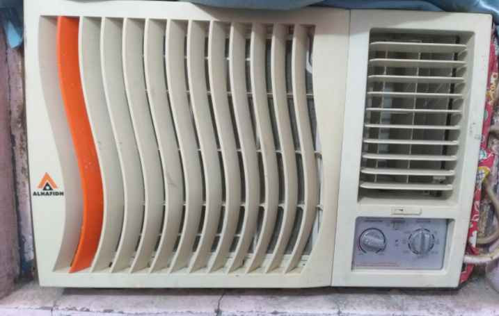 مكيفات للبيع جنرال عدد ٢ والحافظ عدد ١ شرط التبريد السعر ٢٠٠ ألف كل واحد الاتصال على الرقم *********** Singapore
