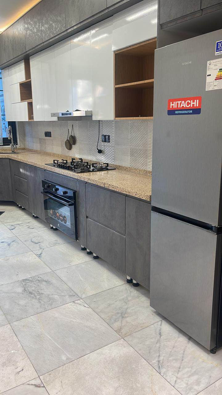 استقبال
خمس غرف نوم وغرفة اسوين
وصالة واستقبال
ومنبه حار ومطبخ بارد
الواحة ٨ متر النزال١٥م
البيت مؤثث درجة اولى
لسعر ع الخاص 
للتواصل *********** بغداد, العراق
