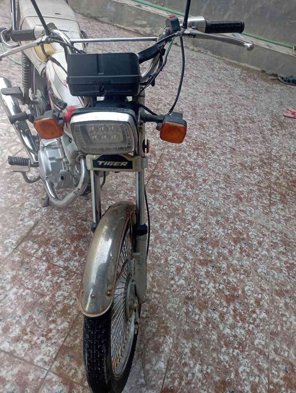 السلام عليكم
دراجه تايكر 2021
اوراق اصولي 
السعر 325 وبيها مجال قليل 
حلة شارع ٨٠ 
***********
