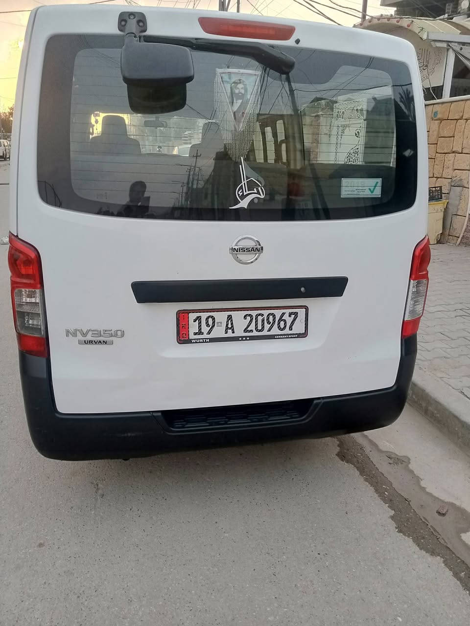 السلام عليكم نيسان موديل 2014سيارة جديد مكفول كفالة عامه رقم الهاتف ***********
