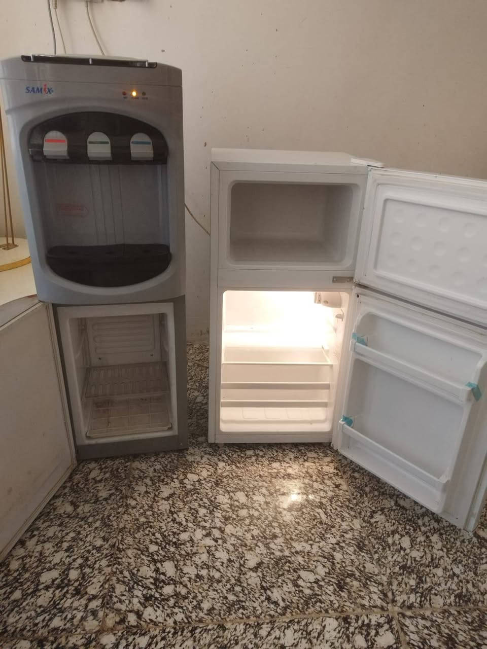 براد شغال حار. وبارد وثلاجه السعر ٨٥
ثلاجه كلش جديده ٦ قدم السعر ٨٥ 
لاسعار نهايته
 المكان ابو. غريب موجود توصيل بكروه 
***********
