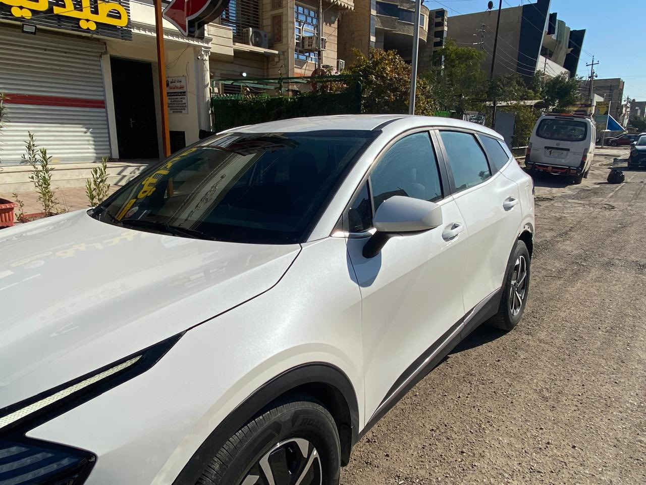 السلام عليكم للبيع سبورتج هايبرد 2024 امريكي صور الحادث موجودة بالمنشور بدون قطرة صبغ وتبديل فقط بارد بسيط جدا رقم بغداد بأسمي السعر 220 بيها مجال بسيط 
مكاني حي البنوك  
رقم الهاتف ***********
