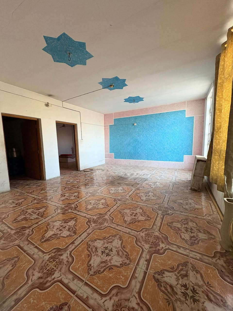دار للبيع حي ميسان خلف الوكيل البصراوي المساحه200م  يحتوي على اربع غرف صالتيين واستقبال وحديقه وتخاريج عدد 2
المراسله وتساب
***********

