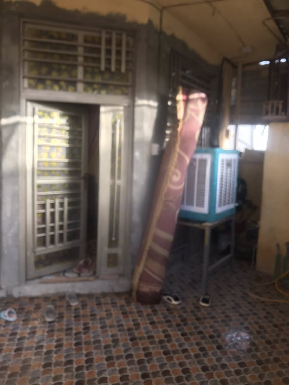 سلام عليكم بيت مساحه 130متر اصلاح زراعي ابو خستاوي بنص المنطقه صاير يحتوي على غرفه وصاله ومطبخ ستقبال صحيات خرجيه وداخليه بيت كأمل منطقه سكنيه كافت الخدمات موجوده مدرسه قريبه كهرباء ماي مولده ذهبي شارع حله كربلاء قريب السعر 26 الستفسار مراسلت الصفحه ونتصال ***********
