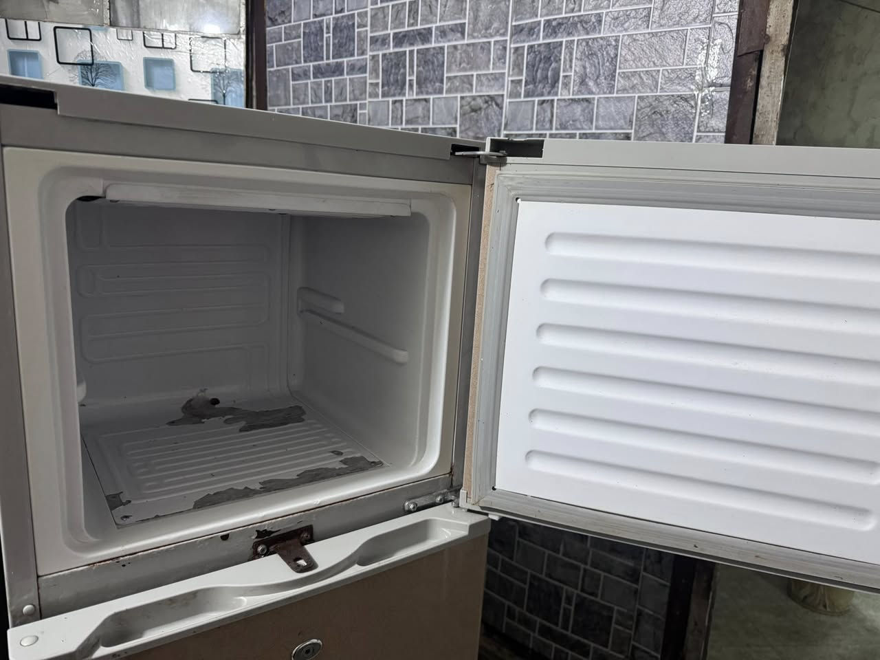 ثلاجه ماركه شارك للبيع نظيفه ما بيها اي خلل السعر 150 قفل بدون مفاصله و بدون احراج بغداد حي العامل


**إذا كنت صاحب هذا الإعلان وتريد حذفه لأي سبب، رجاءا أرسل رسالة إلى الدعم الفني**