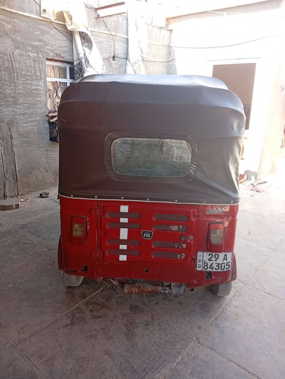 السلام عليكم 
تكتك 18رقم و سنويه  واسط تكتك كامله  كبل للشارع بس تنضح من الكلجات قليل بيها ضربه بسيطه بصفحه واضحه بصوره السعر 4وونص و بيها مجال للشراي للاستفسار الاتصال ***********
