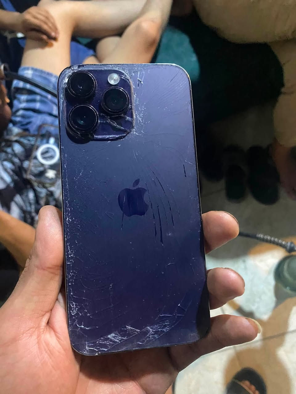 السلام عليكم شباب ايفون 14 برو ماكس ذاكره 256 بطاريه 81 كلشي ممبدل بي كفاله بس ضهر مكسور و ممبدل لسعد 750 الرقم ***********
