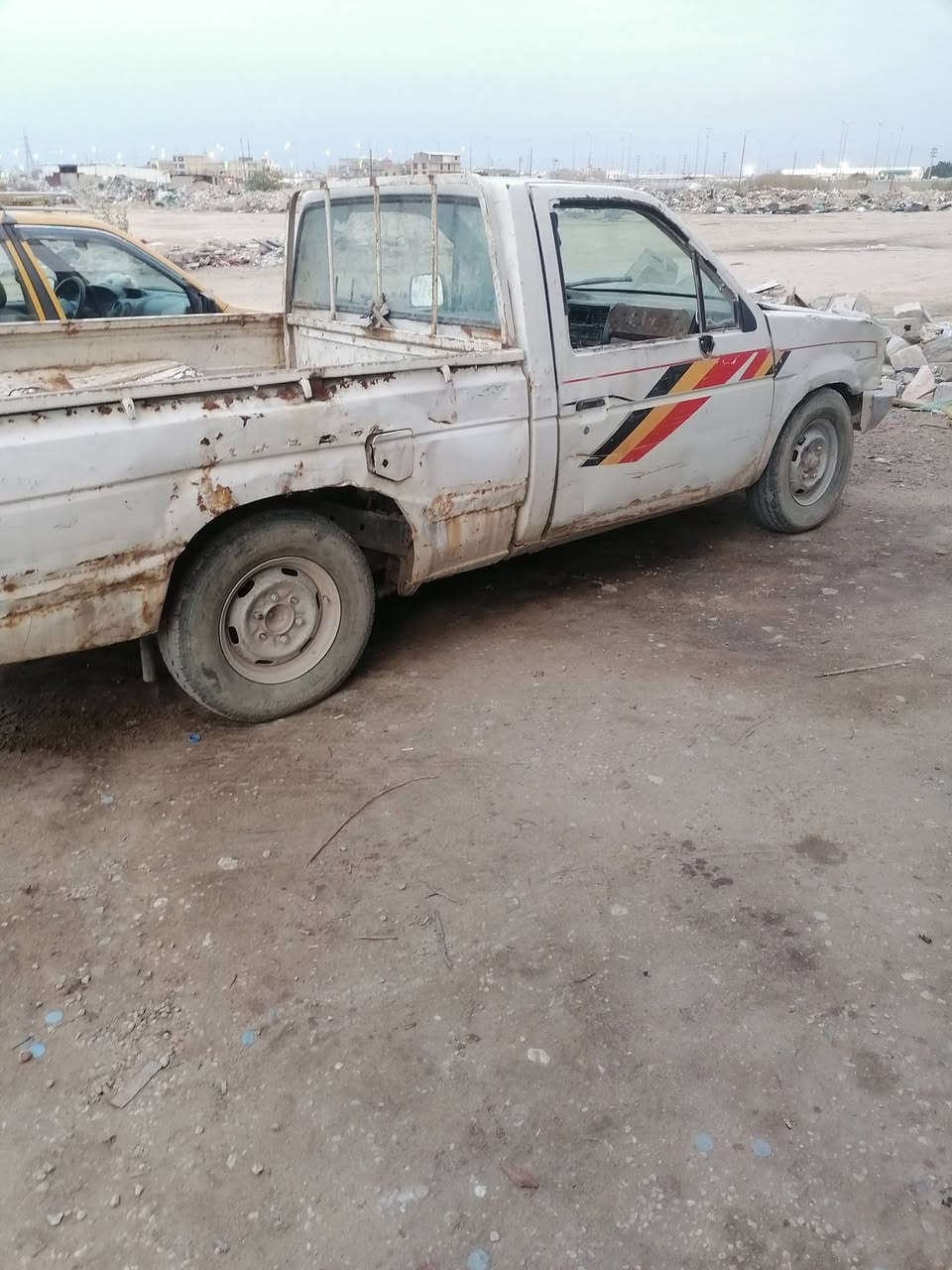 السعر12$$وبيها مجال
السلام عليكم نيسان بيكم مديل 88 مكينه بيه بخار وكير نضيف رقم بغداد صدامي بدون راعي ابيع هل المجود 
عنوان كربلاء 
***********
