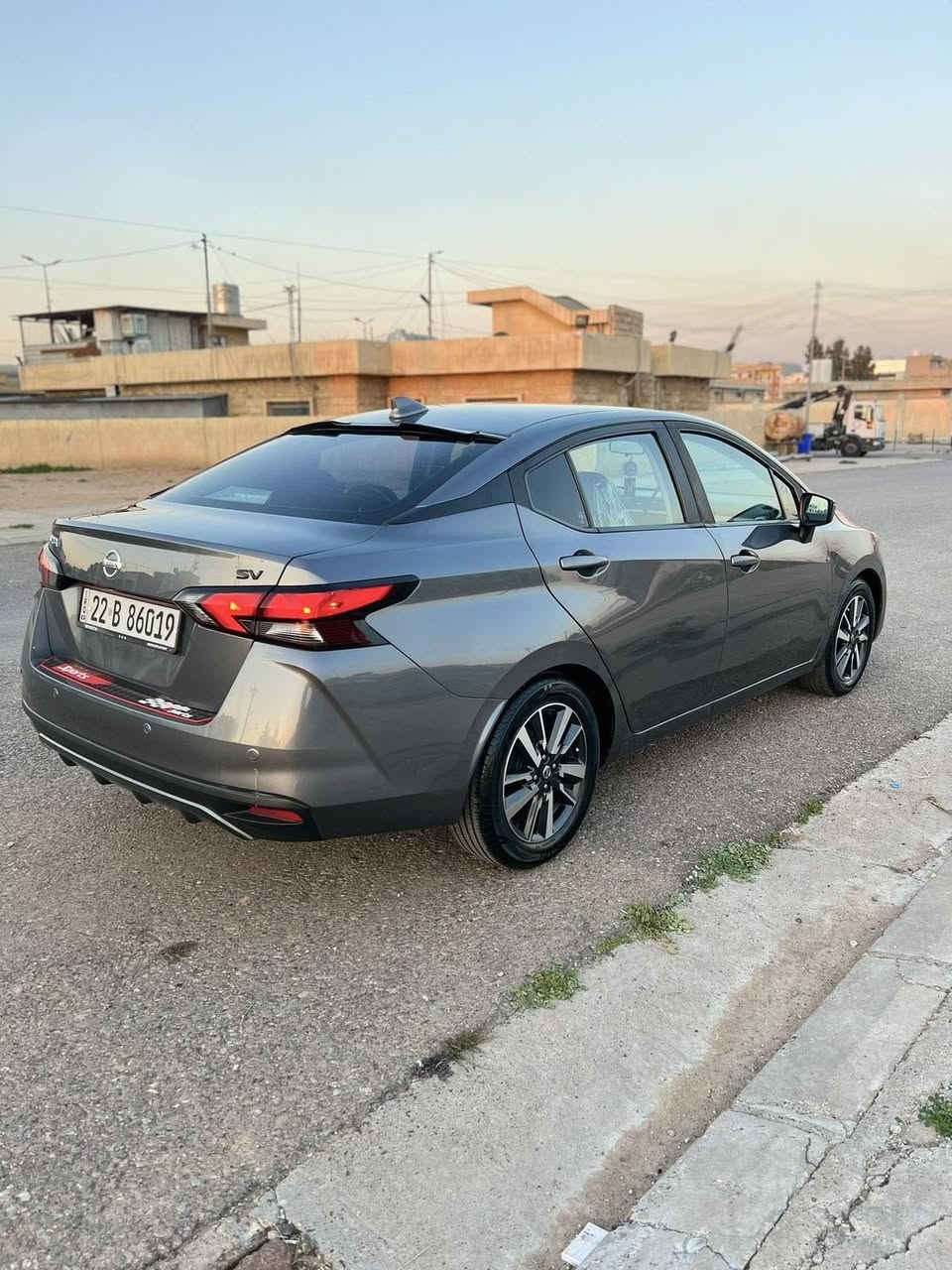 نیسان ڤێرسا مودیل 2021sv  هەموگیانی بەشەرت دوو دەرگای بۆیاغە پێش و پشت کەپس  بێ ئێرباگ گێر مەکینە  رادار ئۆتۆ ستۆپ هەمووی بەشەرت  هەزەو سەنەوی نوێیە 4 تایەی تازەی بۆ بەستراو  سحری 121 مەجال تب . لە هەولیرم ژ.م *********** أربيل, العراق
