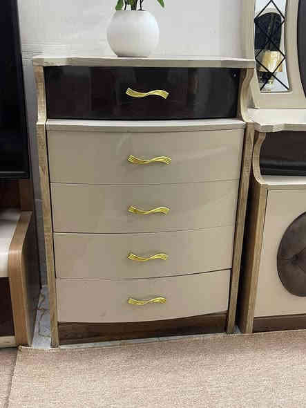 غرفه تركي 8 قطع خشب ثقيل ظهر بلوك الكنتور طوله 3 متر ونص  السعر 850 وبيه مجال مكان بابل ش 60 م ***********
