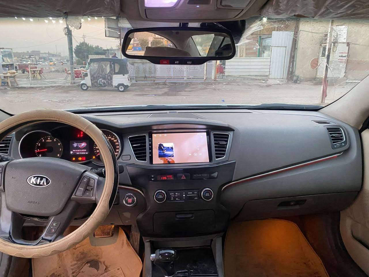 السلام عليكم خوان للبيع كيه كاتنزه 2011 رقم بغداد تحويل مباشر السياره فول مواصفات 1/1 العنوان بغداد حي النصر رقم الهاتف *********** بسعر 73 جدا
