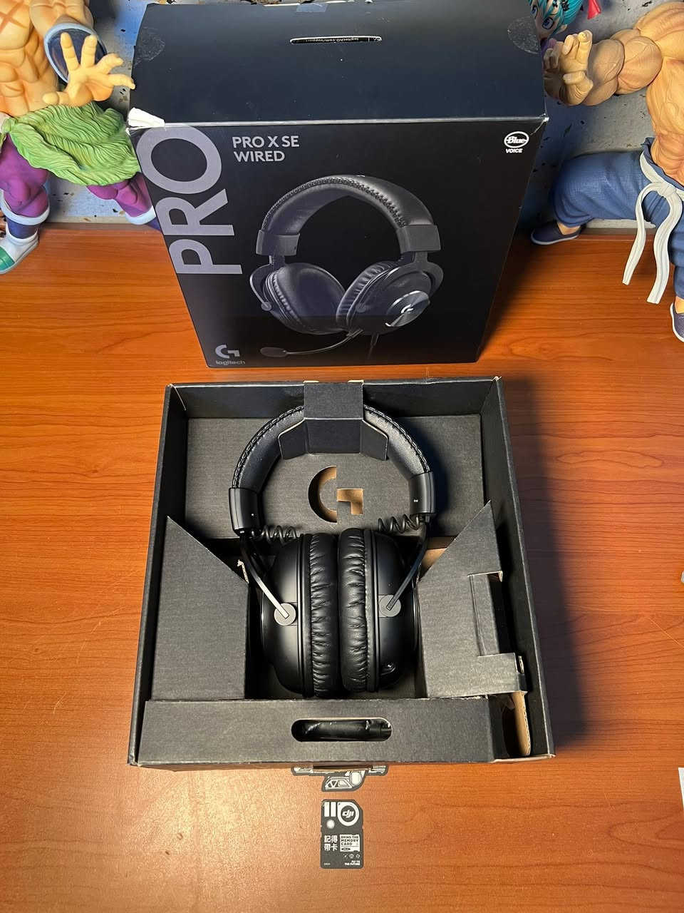 تعتبر سماعة Logitech PRO X SE Wired Gaming Headset خياراً احترافياً للاعبين، حيث تجمع بين الهيكل المتين، الصوت المحيطي الدقيق، وتقنيات الميكروفون المتقدمة.إليك أبرز مواصفات السماعة،،: كلش زين +2جودة الصوت: محركات صوت (Drivers) بحجم 50 مم بتقنية PRO-G، مع دعم تقنية الصوت المحيطي DTS Headphone:X 7.1.الميكروفون: ميكروفون احترافي قابل للفصل مزود بتقنية Blue VO!CE المتقدمة لفلترة الصوت وإزالة الضوضاء،.التصميم والراحة: هيكل متين مصنوع من الفولاذ وشوكة من الألومنيوم منخفض الكربون، مع وسادات أذن مريحة من رغوة الذاكرة (Memory Foam) المغطاة بالجلد الصناعي.الوزن: خفيفة الوزن تصل إلى 320 غراماً.التوافق: تعمل سلكياً وتتوافق مع أجهزة الكمبيوتر (PC)، PlayStation، Xbox، والأجهزة المحمولة
جديد غيو مستخدم السعر داخل قناه التلي 
https://t.me/B1B2B3_K


**إذا كنت صاحب هذا الإعلان وتريد حذفه لأي سبب، رجاءا أرسل رسالة إلى الدعم الفني**