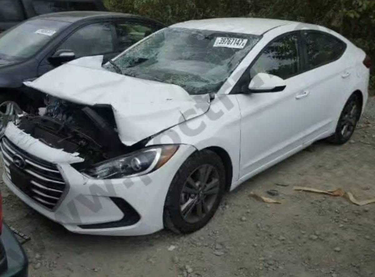 سلام عليكم
النترا 17 سيارة باسمي رقم الجديد
حادثها وسونارها مرفق مع الصور
بيها تكشير بالصندوق
السعر 95 وبيها مجال
مكانها ديالى المقدادية 
***********
