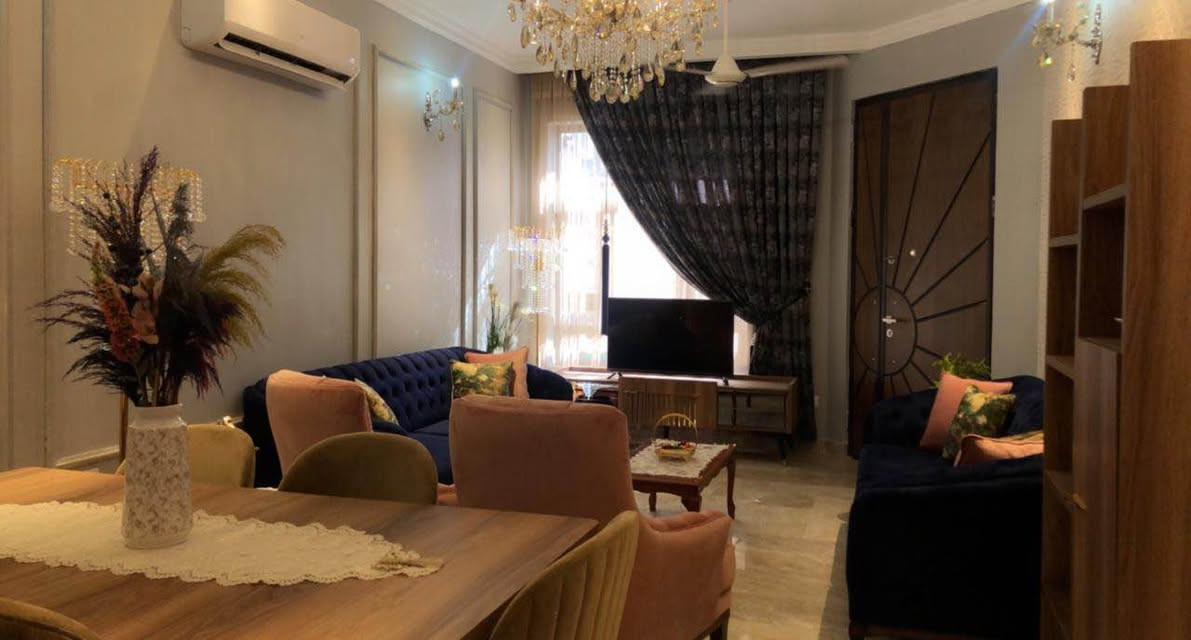 بيت طابو زراعي ملك صرف في الدورة نهاية شارع ٦٠
المساحة ١٠٠ متر
واجهة ٦,٦٦٦ م نزال ١٥ م
خدمات ماء وكهرباء ومجاري وتبليط كاملة
ارتفاع السقف ٣ متر
مطبخ وهول حولي واستقبال ومنور وحمام بالطابق الارضي
غرفتين نوم وغرفة ملابس وحمام بالطابق الثاني
المطبخ تركي تفصال مع البيت
سبالت انفيرتر توسوت وعادي ميديا مع البيت
واجهة و ارضية البيت كلها مرمر من الارضي للبيتونة 
الشبابيك والبيبان كلها ألمنيوم
باب الاستقبال قاصة ثقيل جداً
بناء سنة ٢٠٢١
السعر ٢١٠ مليون وبي مجال بسيط
للتواصل على *********** موجود واتساب بغداد, العراق
