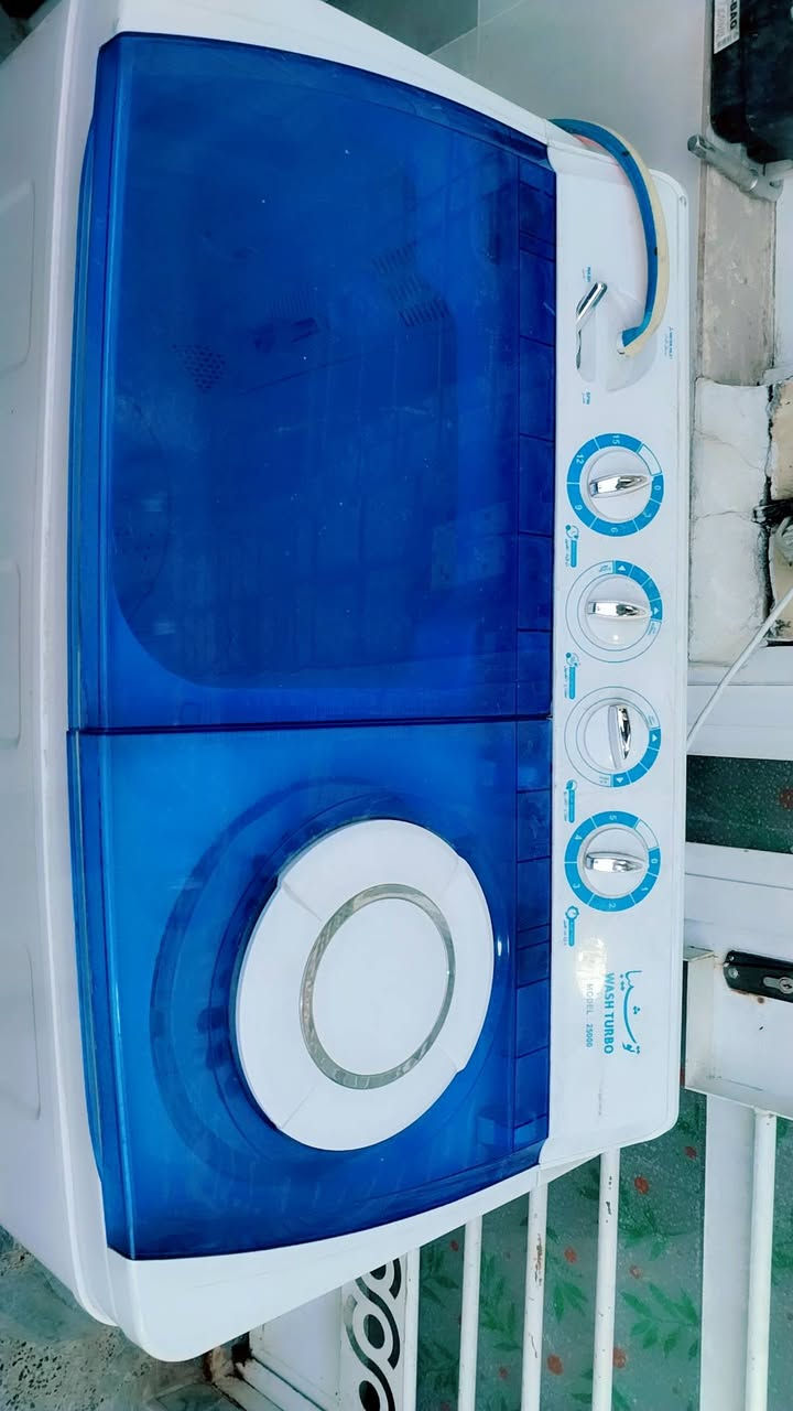 السلام عليكم غساله مستعمله للبيع نوع توشيبا 25كيلو حوض كبير النشاف(واكف) بيها غساله نظيفه السعر 75الف وبيها مجال بسيط المكان التراث قرب تقاطع درويش هاتف *********** وتساب موجود
