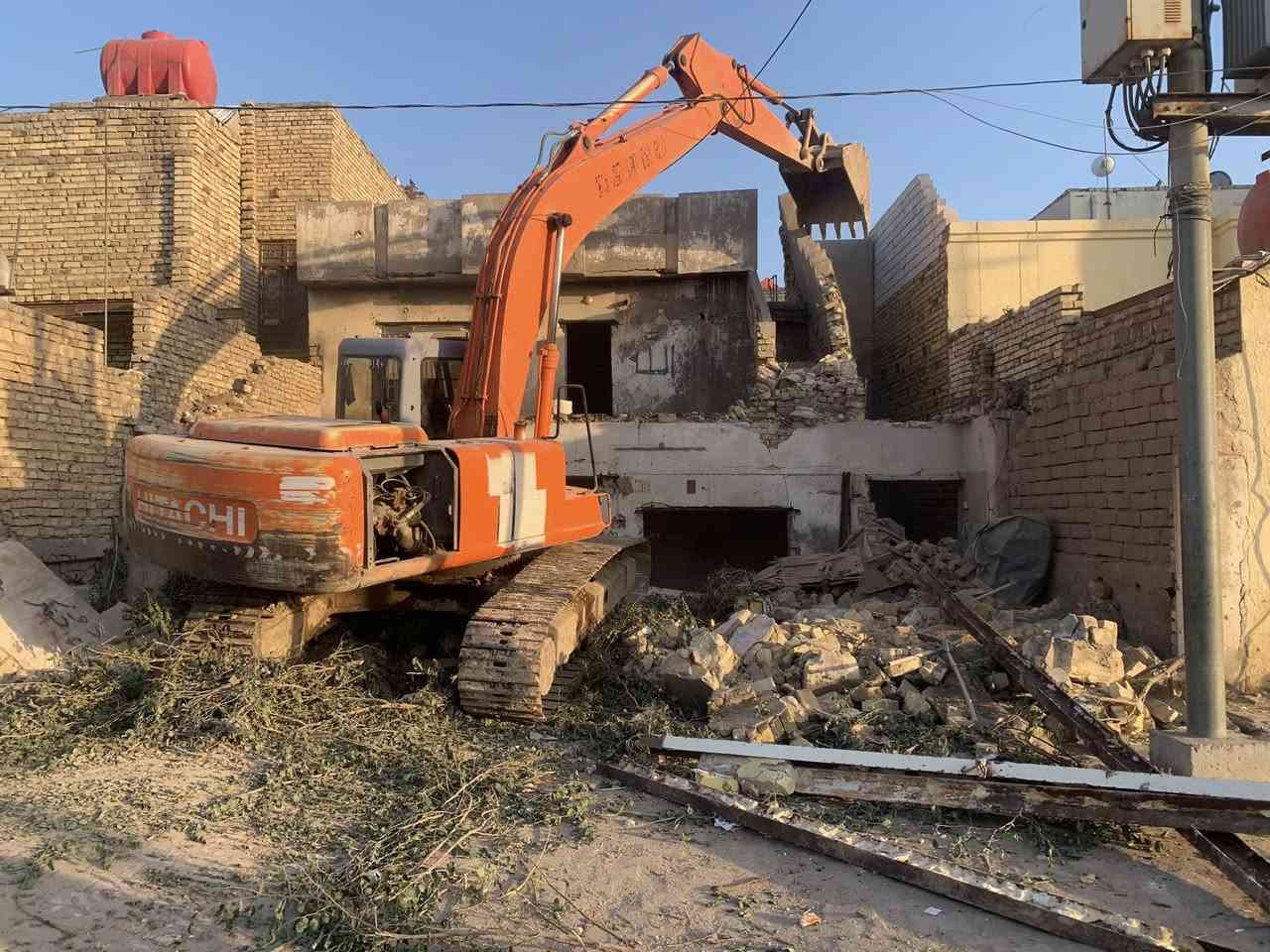 #الجميع السلام عليكم تفليش دور وتسليمها قطعة ارض جاهزة للبناء بانسب الاسعار في العمارة الاستفسار على هذة الرقم ***********
