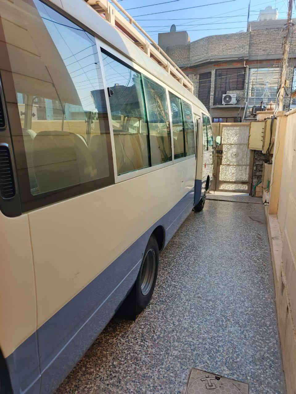 السلام عليكم كوستر ٢٠٠٨ للبيع كير مكينه مكفول اكسل ونه خفيفه مكفوله من صبغ بس ذيل الباتري بي صبغ السعر ٢٤٠ وبي مجال مكلف بالنشر رقم صاحب السياره ***********
