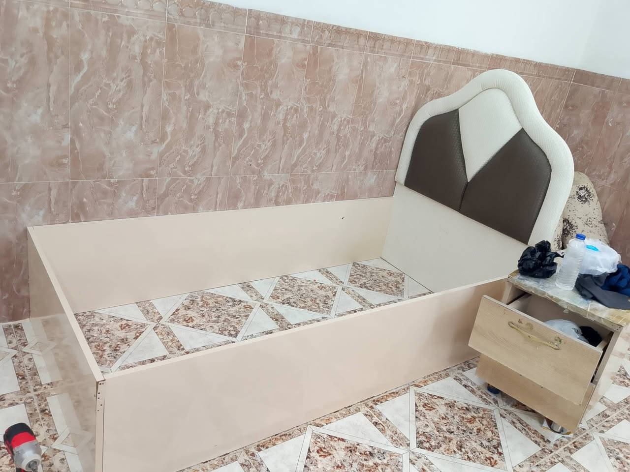 بۆ فرۆشتن یەک نە فە ری یە ***********

