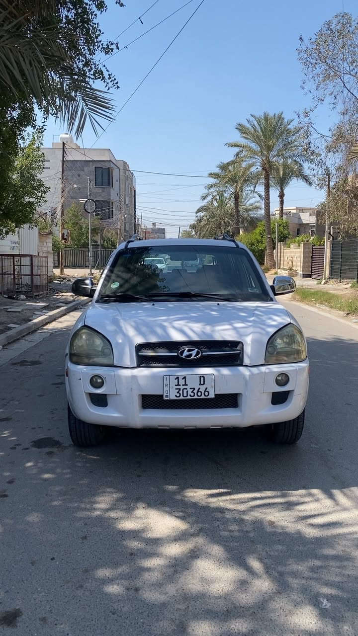 السلام عليكم 
توكسان موديل 2006 خليجي حجم المحرك 2700 دوش
كير محرك تبريد حداديه تاخم تاير اليت زنون سيارة جاهزه 
كفاله السياره رقم بغداد الدولي مكاني بغداد حي الخضراء 
سعر  85  تصال ***********
