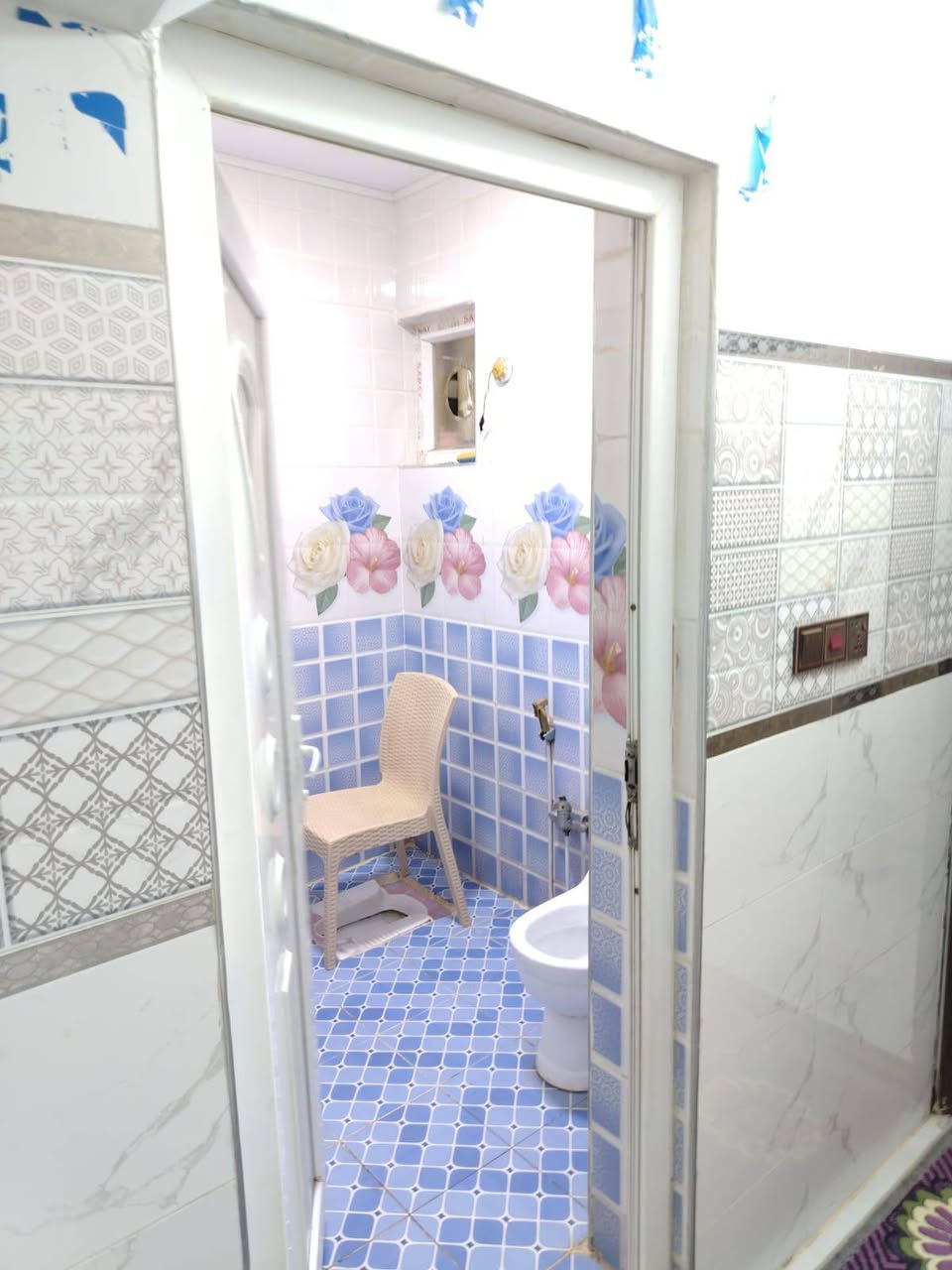 السلام عليكم بيت للبيع حديث طابو زراعي طابقين في بعقوبه الكورنيش خلف قاعة فينوس المساحه ١١٢ واجهه ٧ ونص نزال ١٥ الطابق الاول غرفه منام ستقبال صاله صحيات كراج سياره طابق الثاني غرفتين منام صاله صحيات سعر( ١٨٠ )وبي مجال شويه للإستفسار/***********
