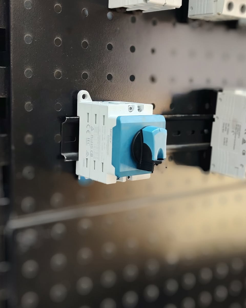 Pv isolator
Onccy
32A
2pole (13000)
4pole (20000)
متوفر توصيل لجميع المحافظات ***********
