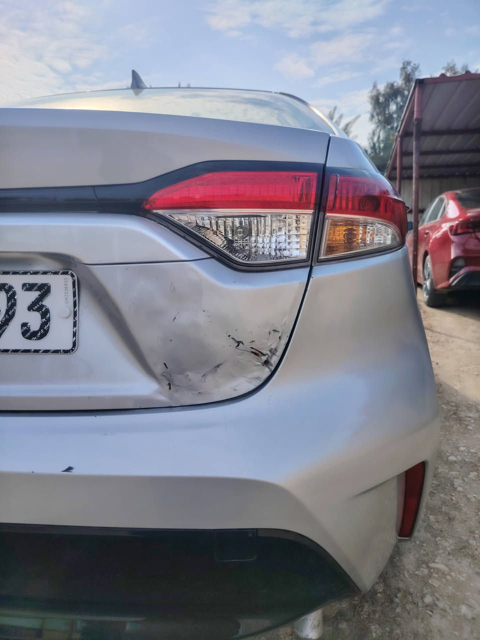 كورلا هايبرد ٢٠٢٤ وارد أمريكي رقم بغداد بأسمي محرك ١٨٠٠  حادث بارد بقبق الصندوق وشيء قليل بالجاملغ الخلفي بدون صبغ بدون تبديل بدون ايرباك يعني مكفوله من الصبغ التبديل الكص عداد ٢٤ الف ميل السياره ياباني اصلي وارد أمريكي مو صيني للتواصل واتساب ***********
