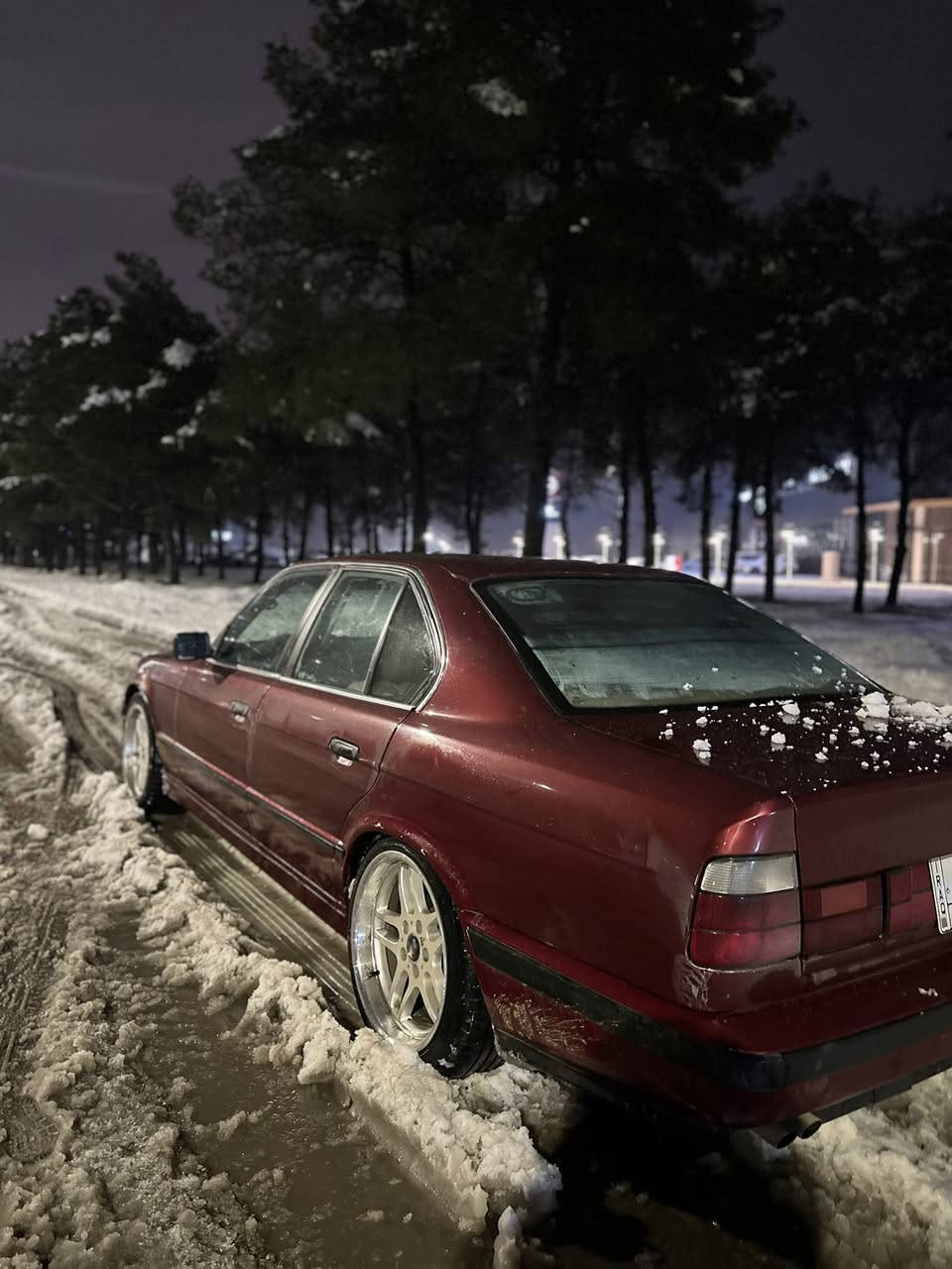 السلام عليكم
BMW 525 
موديل 1993 للبيع 
المواصفات 
سلايت
جام كهرباء 
داخل ابيض 
بجم عريض 
تبريد وتدفئه
برده خلفيه 
دعاميات M
ويلات M5
صدر خلفي وامامي جديد
كير جديد
مكينه جديده
ضفيره كامله جديده
رقم كركوك سنويه لحد 28
شرط التحويل 
       نواقصها
بس سلايت السيم مقطوع 
وضررها جاملغ طرف السايق
سعرها 68 وبيها مجال للطيبين 
اخوان كل التفاصيل كاتبها الشراي خلي يتصل ويدلل مكاني كركوك
***********
