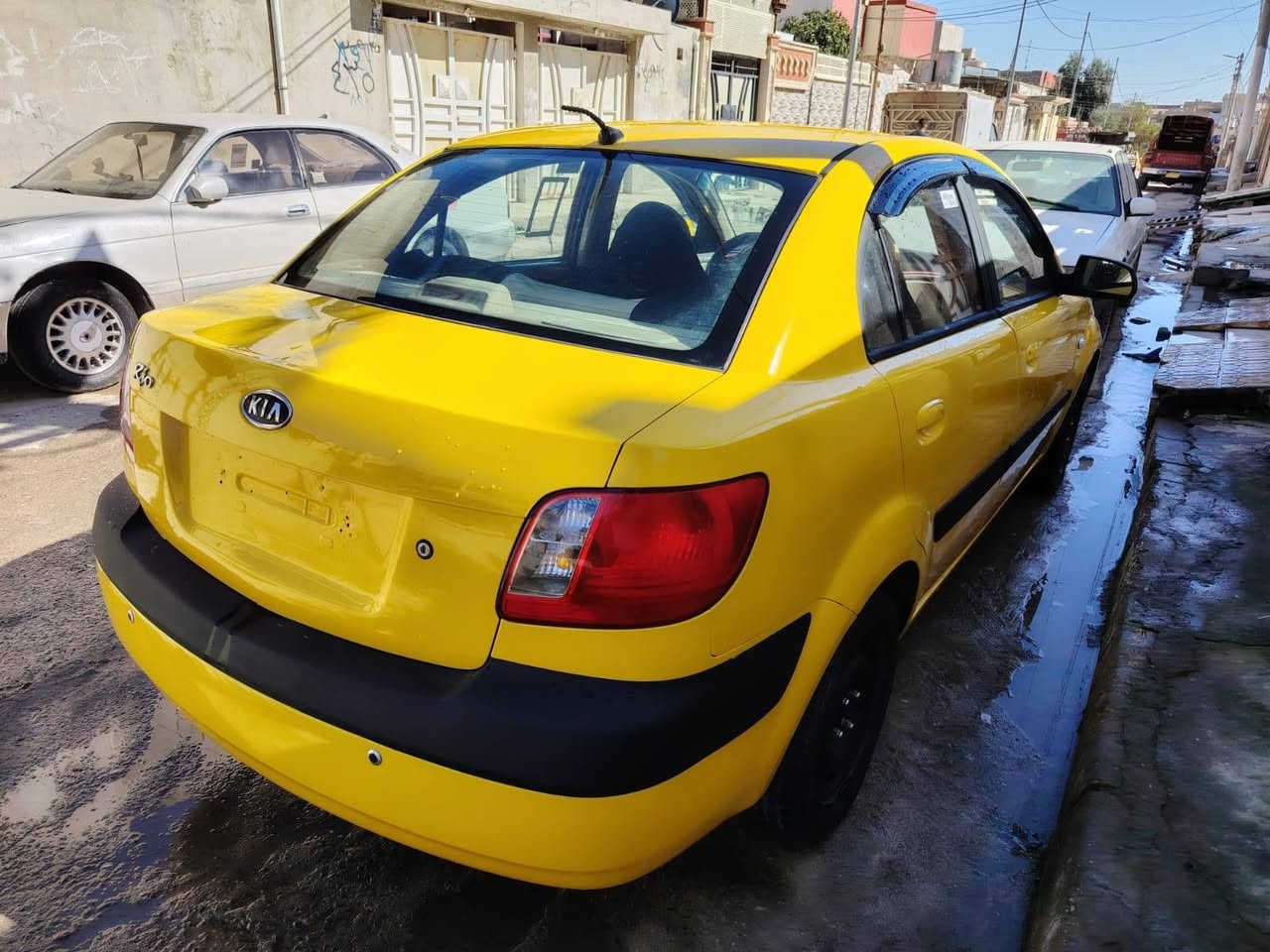 السلام عليكم
ريو 2009 كوري 
بيها معجون بجاملغ الخلفي والتكمه 
حدادية وصبغ جديد 
بيها كابون بانزين 
رقم بغداد الماني هيئة وغرامات صفر 
ترهم نقد و اقساط
للتواصل على الواتساب ***********
