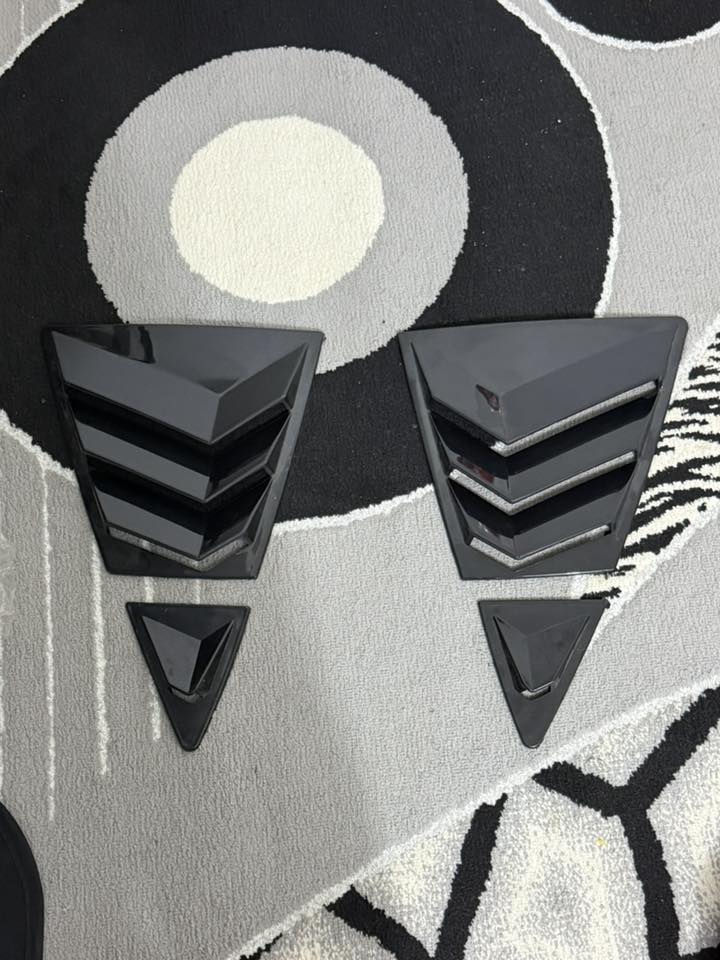 حوضيات ام الدوسة مستعمله +بردات ل4 جامات + الجامه الخلفيه  +فروه دشبول جديده+سكوبات عدد2 كبار 2 صغار 
كلهن شلع 100 مكاني بغداد 
***********
