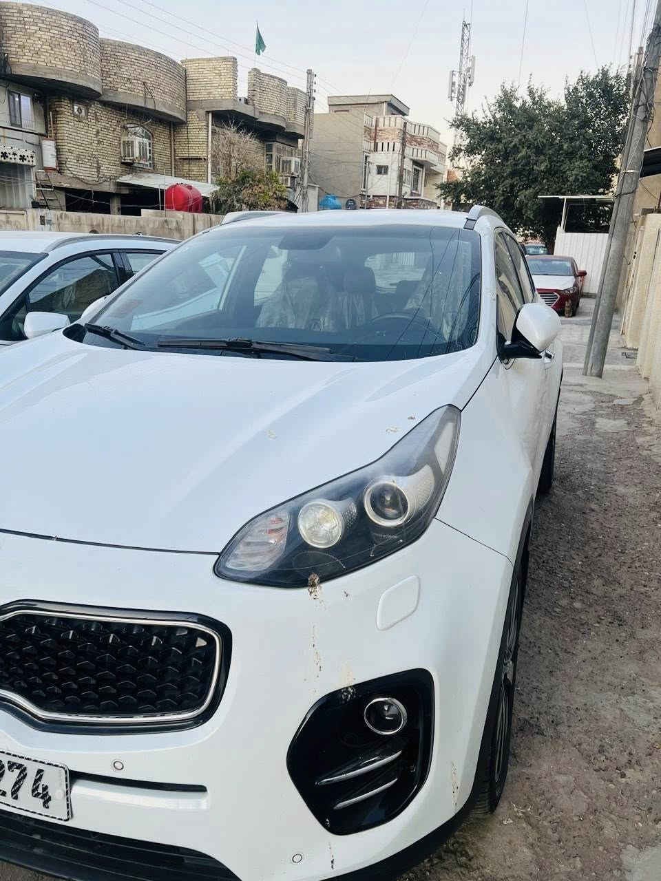 السلام عليكم
سبورتج ٢٠١٧ مكفوله من الصبغ والبارد
 رقم بغداد باسمي ماشيه ٩١ الف
الف محرك ٢٠٠٠ دوش بلادي مامفتوح
مواصفات عادية داخل بيجي مري شفط حساسات 
تبريد قطعتين زراك لايت 
السعر ١٧٨ مجال بسيط لاتصال ***********
مكاني بغداد حي العامل
