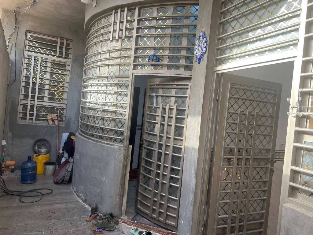 دار للبيع في كربلاء المقدسة قرب جامعة الزهراء عامود 92طريق كربلاء بغداد مساحه 100م طابو زراعي سند 25 قرار محكمة مع توفر كافة الخدمات ماء كهرباء مولد مجاري مال شارع +خطوط مدارس
البيت ركن على شارعين يبع عن الشارع العام 100م
للتواصل *********** واتساب ☎️ كربلاء, العراق

