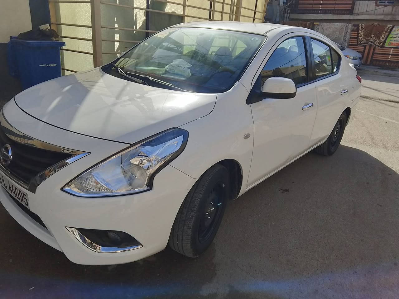 السلام عليكم نيسان صني هندي بسمي بليته زركه 24 ماشيه 27 مغلفه ارضيه وكشنات وصندوك بيه صخه بل باب السايق وبل باب عكس السايق السعر 128 بيه مجال جيد بصيط عنوان الدورة شارع 60 هاتف ***********
