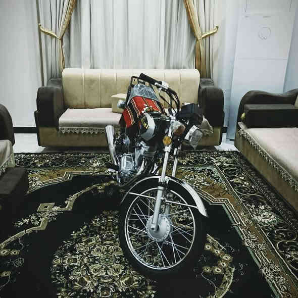 سلام عليكم دراجه نامه صارله يومين من معمره وراق دراجه بعده عل سحك مكان حله متوازي عله بيعته السعر 1/150وبيه مجال ***********تصل بيك خير ودلل
