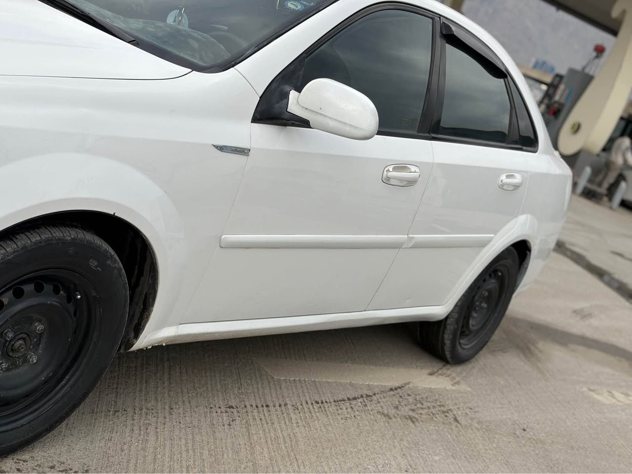 ئۆپترا ٢٠٠٥ 
ئارمی پلاستیکی هەولیر غرامەکەی هەموو دراوە و هیجی لەسەر نیە
چەمەلاغی دواوە لای سایەق بستیک بۆیاغە  باقی تر بی بیویاغ بی دەعم 
توندو و تۆڵ و بی مەسرەف مەکینە و گێر بەشەرت 
سەیارەکە تا بلێی خاوین و جوانە مالەکە خۆی دیارە 

سعرە ٧٢$ معامەلەیەکی کەم 
*********** رانية, السليمانية
