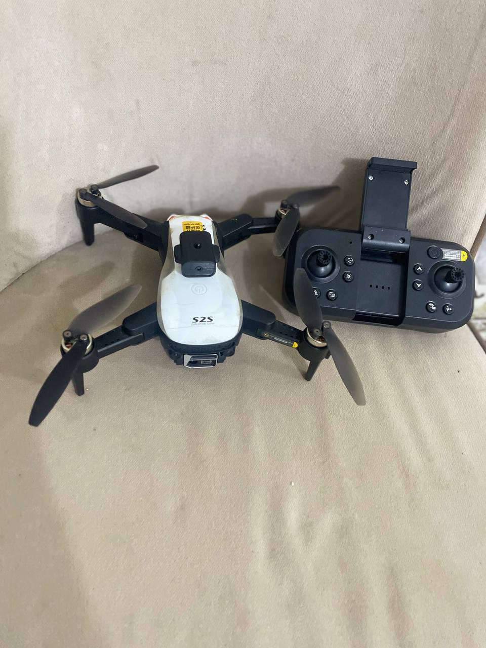 درون s2s
محركات برشلز
الارتفاع 100 
البعد 500 
بطاريه وحده
دبل كامره الدقه HD
بدون ملحقات يعني فقط درون وجوستك
وسعرها مناسب 40 الف توصيل مجاني


**إذا كنت صاحب هذا الإعلان وتريد حذفه لأي سبب، رجاءا أرسل رسالة إلى الدعم الفني**