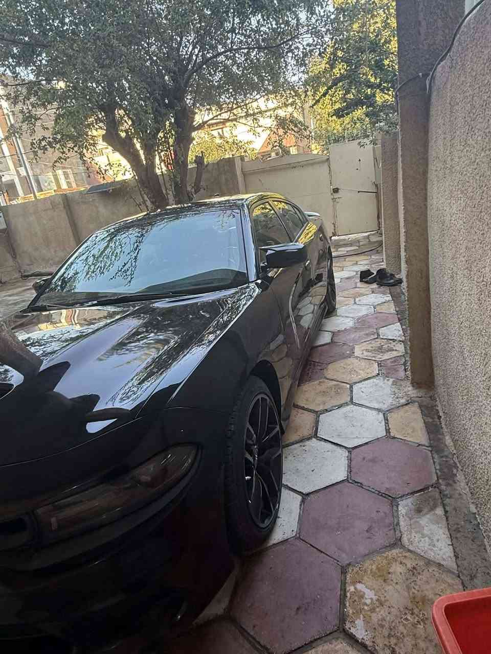 السلام عليكم  للبيع جارجرRt max  فتحه رقم بغداد مميز  السعر 189موديل 16 لون أسود ماشيه 115 مايل   بيه صبغ  بالجنطه تحت البك لايك فقط  حادث أمريكا ونص جامرلغ أمامي كلير  بجم كبس بدون لا دواخل ولا اي شي كله بلاد تخم تاير جديد ويلد كب حجم 20 غرفته جديده عقل مفتوح برمجه كامله كزوز بلادي ماملعوب بيه بس مفرغ الحجر.الي يحب الصوت بس يضيف دبات ماداخله استعراض أبدا العنوان صلاح الدين قضاء الدجيل للاستفسار الاتصال على ***********
