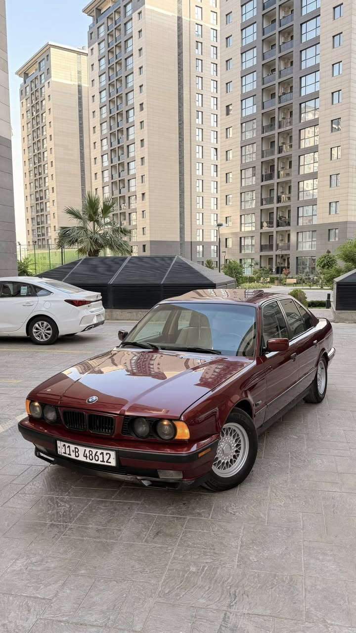 السلام عليكم للبيع فقط
BWM
موديل 90
بجم عريض
مسكر فانوص
حجم 525 
تبريد ثلججج
مكينه جديده 
كير ياباني جديد 
صدر امامي خلفي نضيف 
تخم ويل وتاير جديد 
داخلها حلو يرادله ترتيب 
صبغ جديد بعدها ممبولشه 
سلايت شغال كل الحركات
ترايها يخبل السياره كلش قويه وناعمه 
مابيه نقص ميكانيك ابد 
رقم بغداد جديد 
السعر 65 بيه مجال سعر مناسب 
مكان السياره بغداد حي الحسين 
***********
