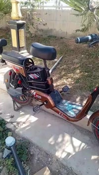 دراجه شحن اللبيع دراجه نظيفه حلوه زينه بشحن مامستعمله هوايه ماطلع بيها...