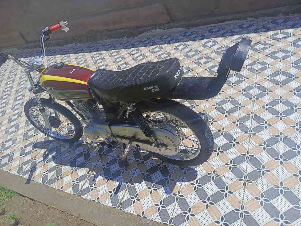 سلام عليكم دراجه للبيع موديل المكينه 25 وبس والباقي كله 26 وراق سكنر ودراجه فول كامله المواصفات والسعر 430وبيه مجال الطيبين المكان طوريج والرقم والاستفسار ***********
