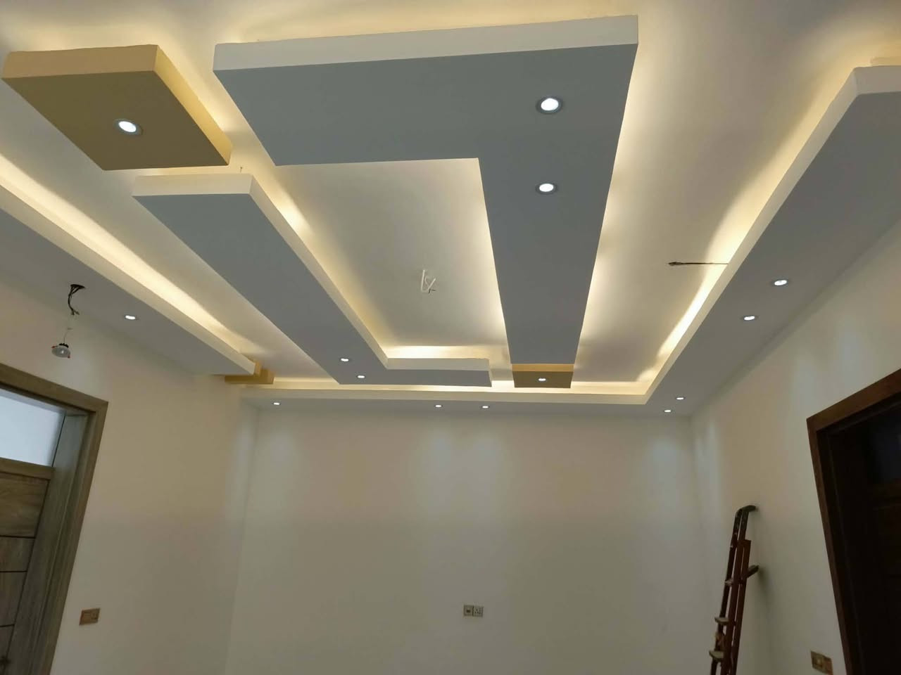 للديكور الحديثه 
مستعدون لكافة اعمال الديكور جبس مبورد بورتكس فوم انواع الصباغ الخارجية ولداخليه سحب بورك بديل خشب بديل رخام
العنوان نجف 
***********
